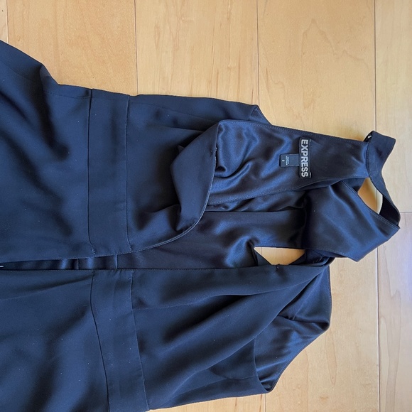 EXPRESS ~ Halter Cocktail Mini Dress & Keyhole Neckline ~ Size 2 - Picture 6 of 7